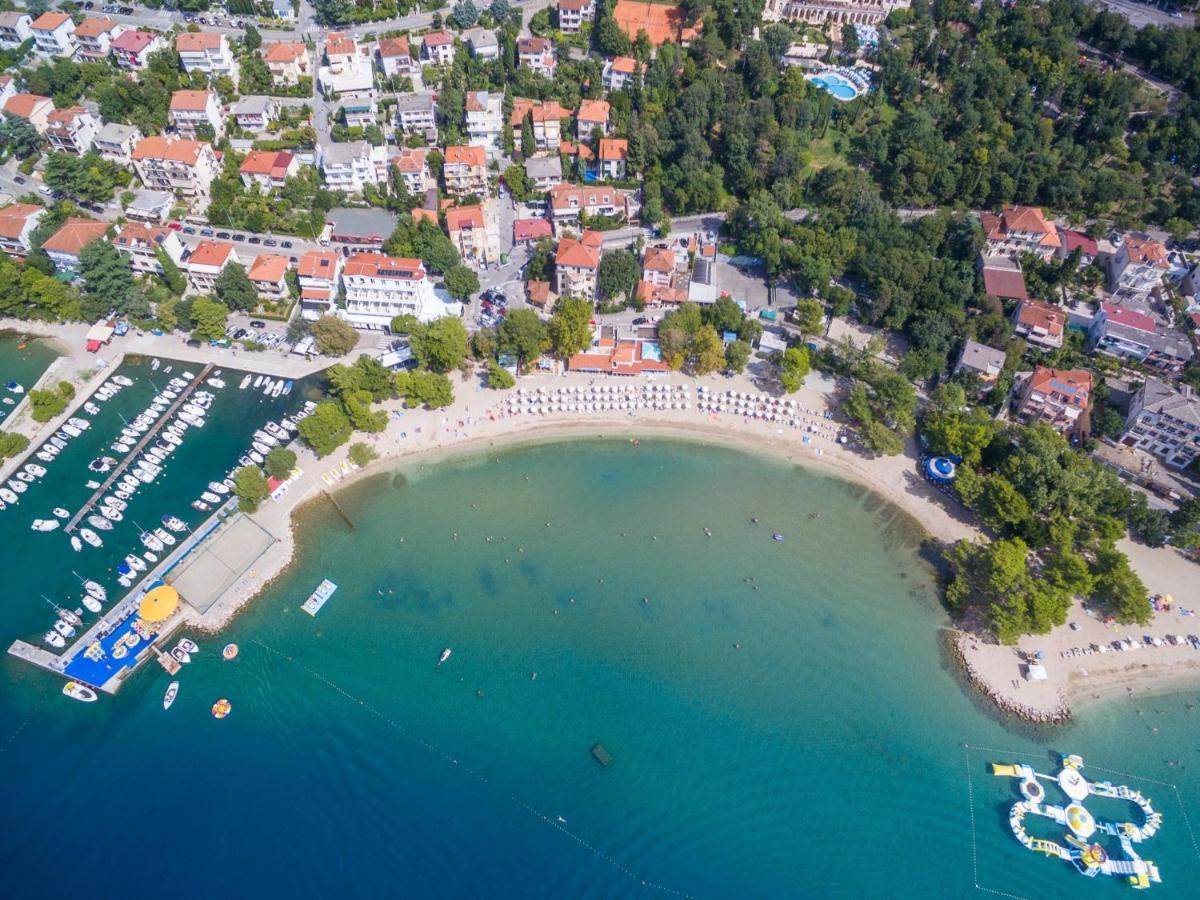 Apartment Robert Crikvenica Buitenkant foto