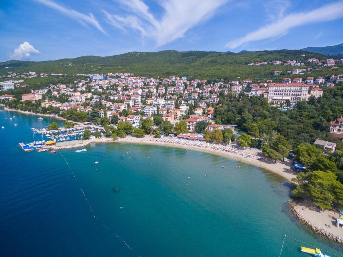 Apartment Robert Crikvenica Buitenkant foto