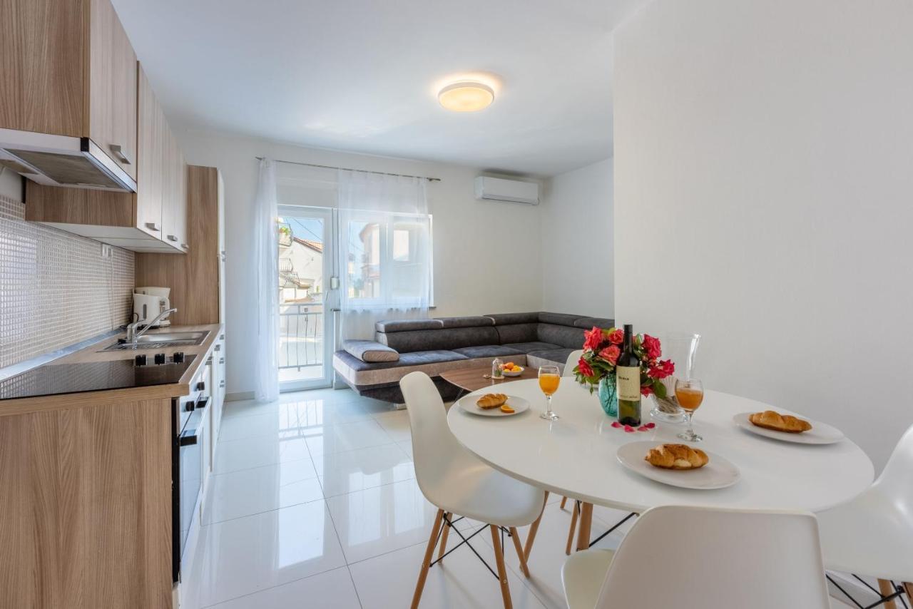 Apartment Robert Crikvenica Buitenkant foto
