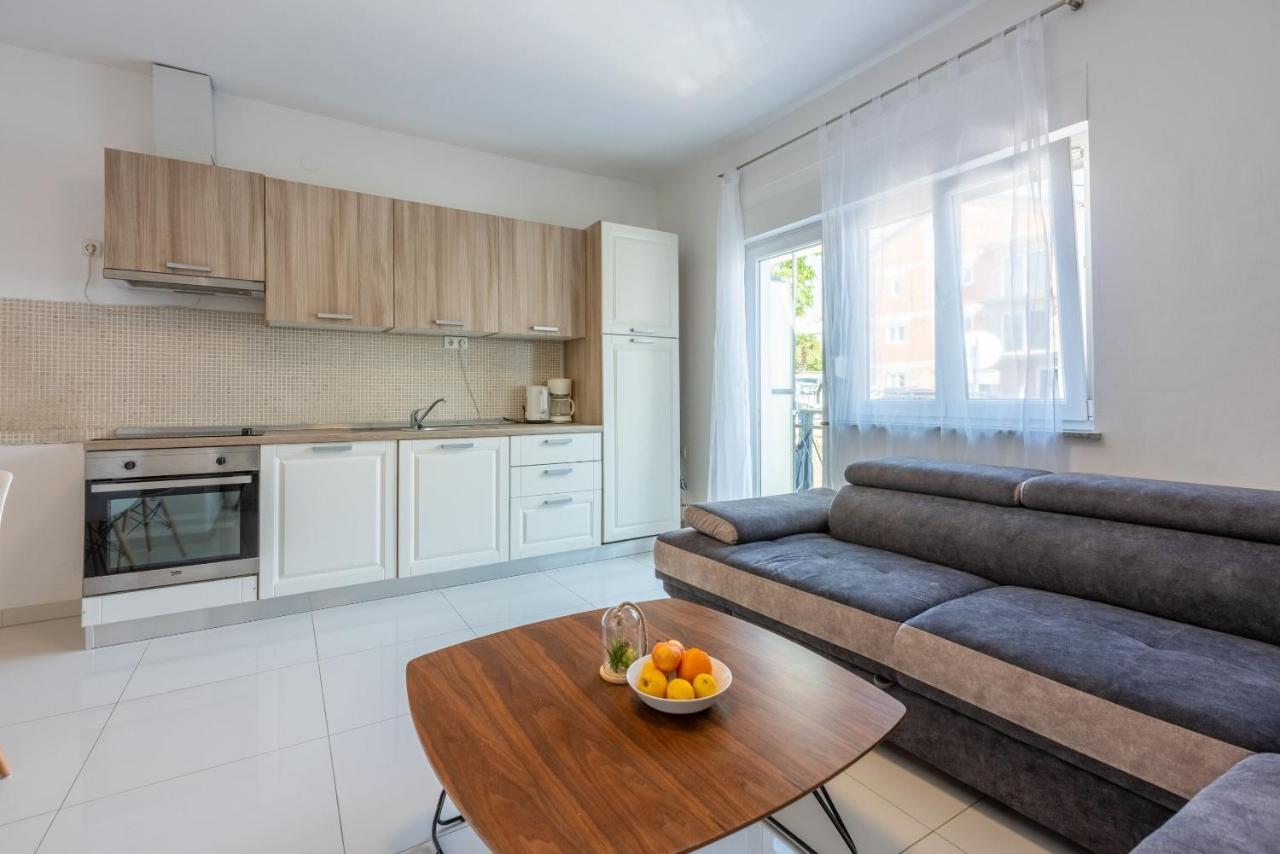 Apartment Robert Crikvenica Buitenkant foto