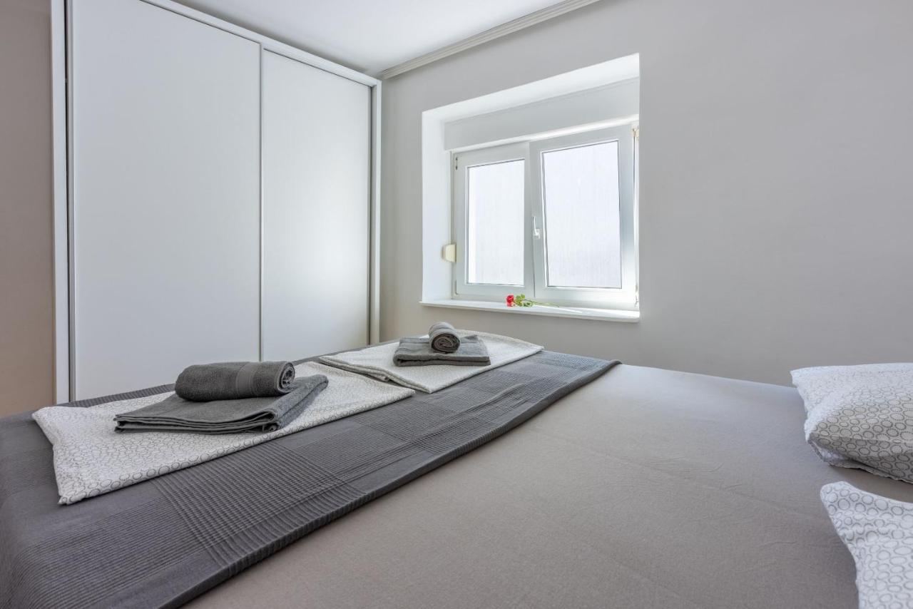 Apartment Robert Crikvenica Buitenkant foto